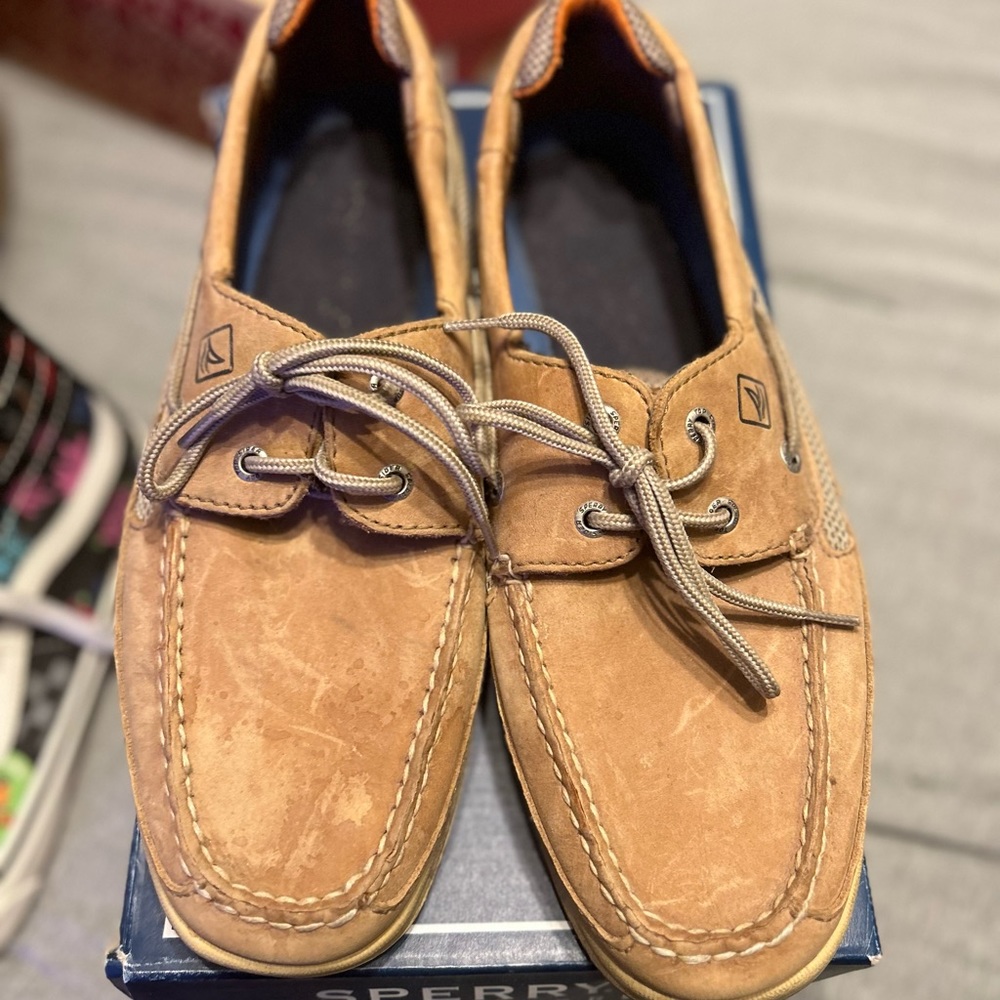 Sperry tan shoes